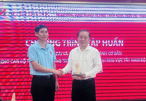 Agribank tập huấn kỹ năng viết tin, bài, kỹ thuật chụp ảnh cho cán bộ làm công tác truyền thông