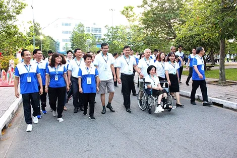 Hơn 600 triệu đồng học bổng cho sinh viên và hỗ trợ công đoàn viên