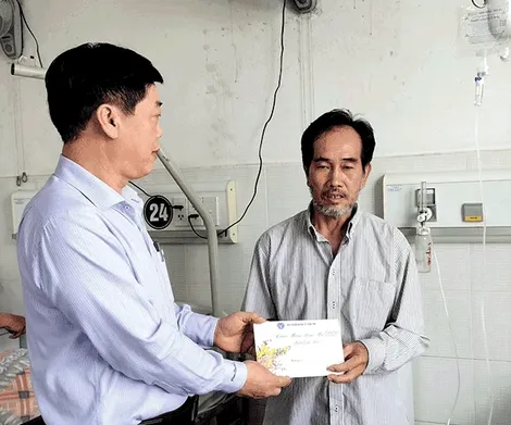 Mang Tết đến với bệnh nhân có hoàn cảnh khó khăn