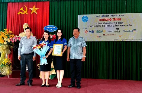 Tặng thẻ bảo hiểm y tế