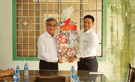 Thăm, chúc Tết các cơ sở bảo trợ xã hội, công nhân lao động có hoàn cảnh khó khăn