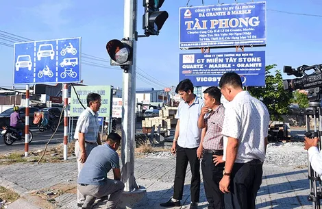 Nghiệm thu, đưa vào khai thác chốt đèn tín hiệu giao thông