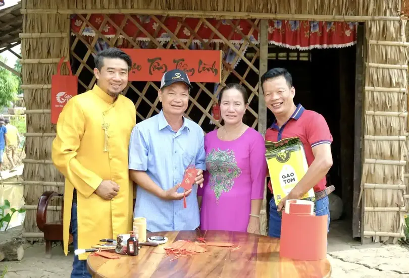 Sôi động gạo ra chợ Tết