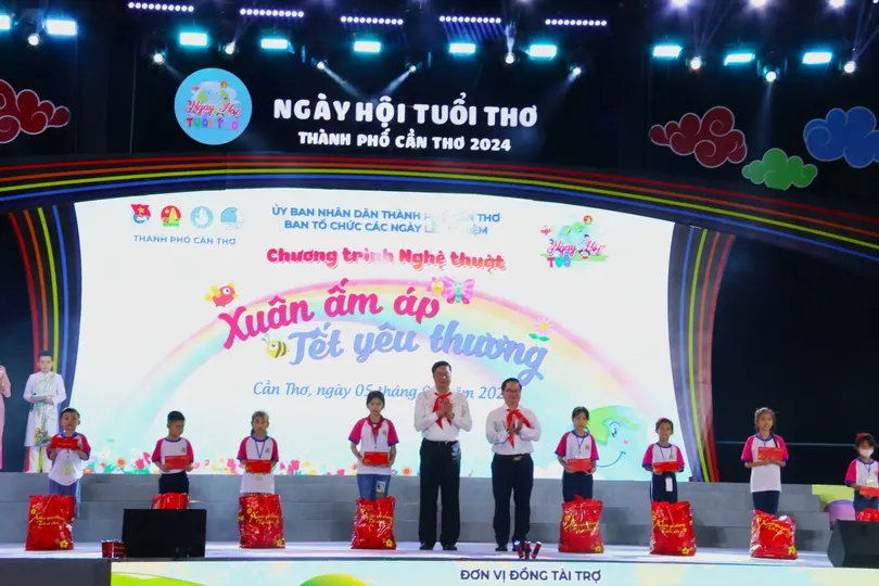 Rực rỡ sắc màu “Ngày hội tuổi thơ” năm 2024