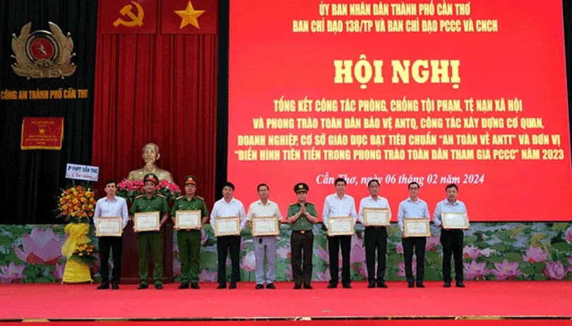 Phối hợp thực hiện hiệu quả các giải pháp giữ vững an ninh trật tự thành phố