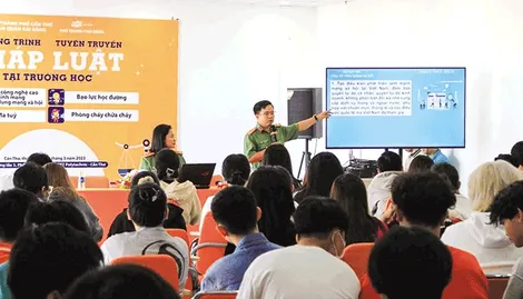 Giữ vững an ninh trật tự trên không gian mạng