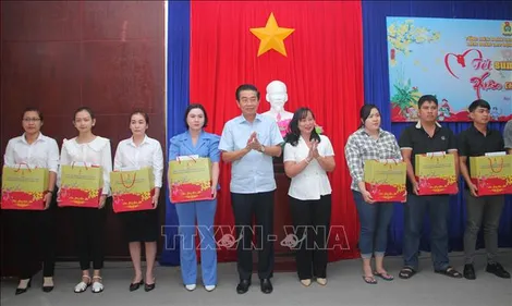 Nhiều hoạt động thiết thực hỗ trợ, tặng quà công nhân tỉnh Bạc Liêu dịp Tết