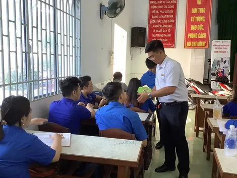 Sáng tạo triển khai cuộc vận động “Thanh niên với văn hóa giao thông”