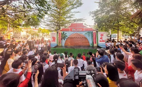 Sức sống của nghệ thuật múa rối ở miền Tây