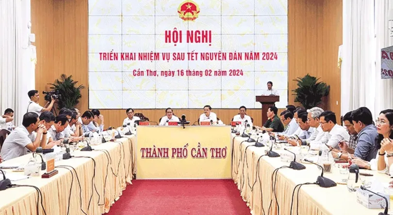 Ðoàn kết, thống nhất, chung sức, chung lòng hoàn thành mục tiêu đề ra trong năm mới