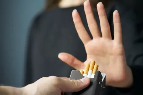 Hút thuốc lá làm suy yếu hệ miễn dịch lâu dài