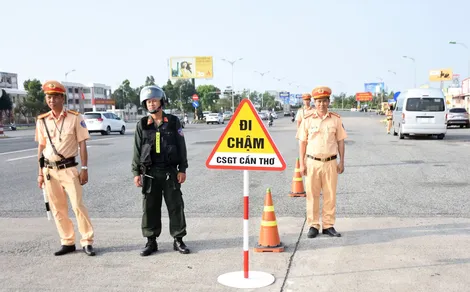 Thực hiện có hiệu quả chủ đề “Thượng tôn pháp luật để xây dựng văn hóa giao thông an toàn”