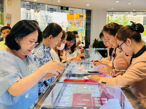 PNJ Cần Thơ ra mắt nhiều sản phẩm hấp dẫn ngày vía Thần Tài 2024