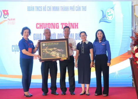 Lãnh đạo TP Cần Thơ tiếp Đoàn đại biểu cựu cán bộ Đoàn khu vực phía Nam