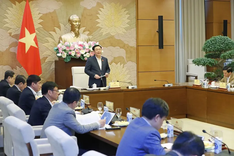 Chủ tịch Quốc hội Vương Đình Huệ chủ trì họp về dự án 
Luật Công nghiệp quốc phòng, an ninh và động viên công nghiệp
