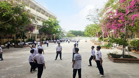 Tuyển sinh lớp 10 THPT vào Trường THPT Chuyên Lý Tự Trọng