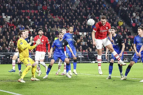 Tập thể PSV hướng đến mùa giải bất bại