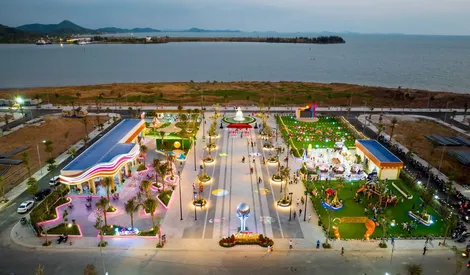 New Vegas Center (Hà Tiên): lộng lẫy sắc màu, rộn ràng lễ hội