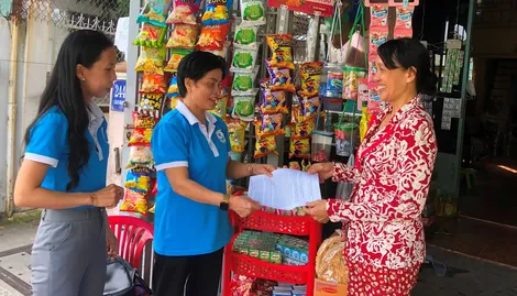 Phụ nữ tham gia giữ gìn trật tự an toàn giao thông