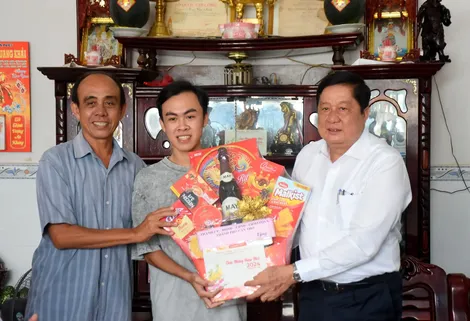 Tự hào tiếp bước cha anh