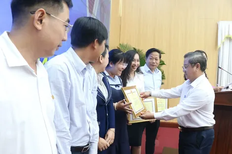 Lấy sự hài lòng của người dân, doanh nghiệp làm trung tâm phục vụ