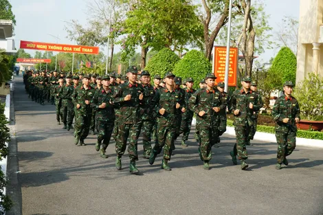 Trên 300 cán bộ, chiến sĩ tham gia Ngày Chạy thể thao Quân sự năm 2024