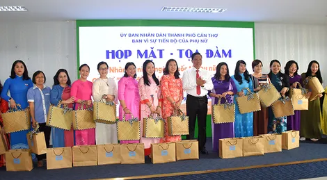 Họp mặt, tọa đàm bình đẳng giới và vai trò, vị trí của phụ nữ trong lĩnh vực chính trị
