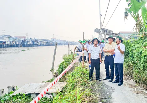 Khẩn trương xây dựng, hoàn thành công trình kè chống sạt lở kênh Cái Sắn vào dịp Lễ Quốc khánh 2-9