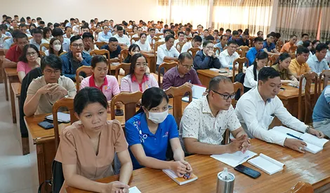 184 quần chúng ưu tú trong các doanh nghiệp được bồi dưỡng nhận thức về Đảng