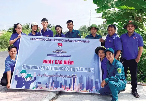 Bí thư Ðoàn tận tụy