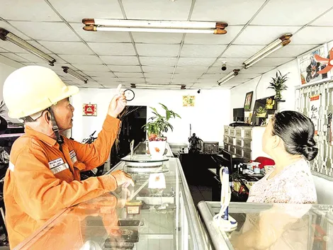 Vận động khách hàng sử dụng điện an toàn, tiết kiệm mùa nóng