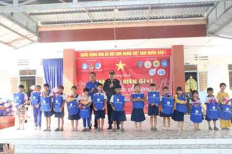 Tuổi trẻ Cần Thơ ra quân chương trình “Tháng 3 biên giới”