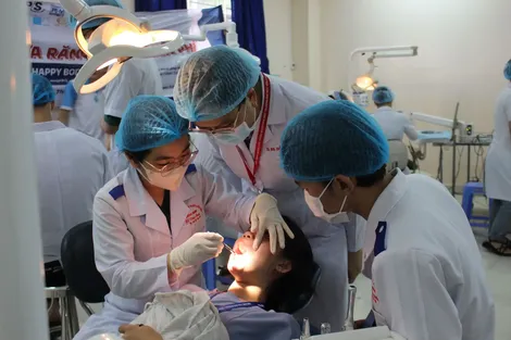 Khám, điều trị bệnh răng miệng miễn phí với chuyên gia nha khoa Trường Đại học Y dược Cần Thơ