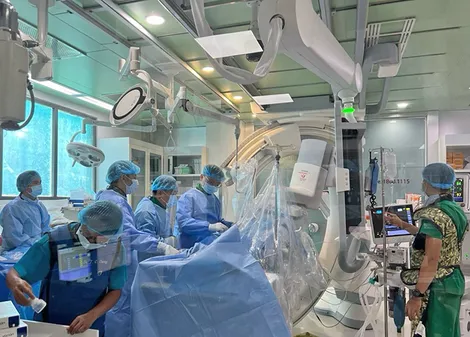Cứu bệnh nhân có túi phình khổng lồ, không chi phí điều trị