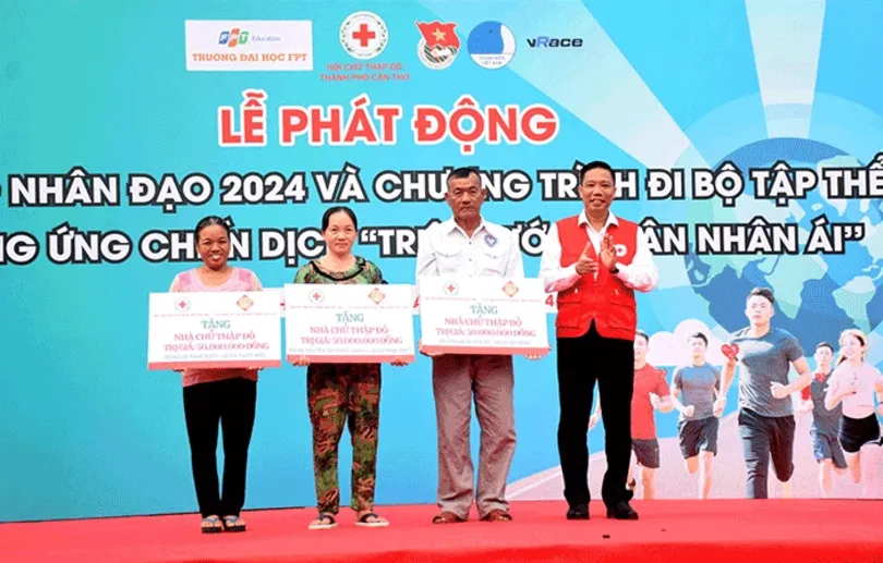 Phát động Tháng Nhân đạo năm 2024 và Chương trình đi bộ hưởng ứng Chiến dịch “Triệu bước chân nhân ái”
