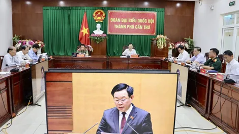 Ủy ban Thường vụ Quốc hội chất vấn các vấn đề thuộc lĩnh vực tài chính và ngoại giao