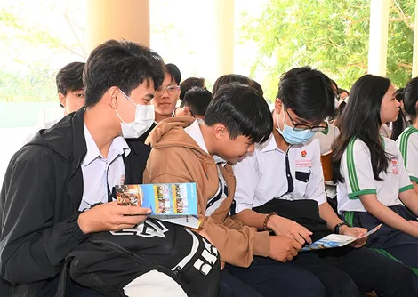 1.840 học sinh THPT tham dự tư vấn tuyển sinh quân sự năm 2024