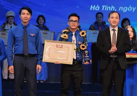 Huỳnh Quốc Thịnh đạt Giải thưởng Lý Tự Trọng