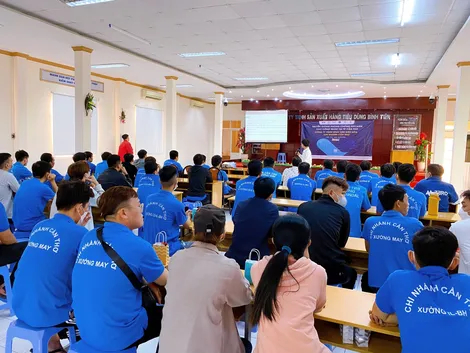 Truyền thông về HIV cho công nhân