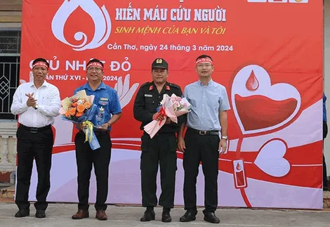 Chủ nhật đỏ, 700 người đăng ký hiến máu