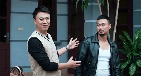 Câu chuyện anh em sinh đôi trong “Người một nhà”