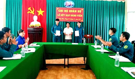 Phát triển đảng viên trong lực lượng dân quân