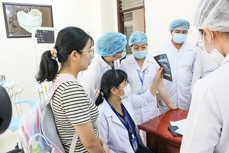 Chăm sóc răng miệng đúng cách để giảm bệnh lý liên quan
