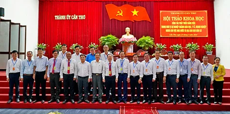 Đề xuất nhiều giải pháp đẩy mạnh phát triển đảng viên trong ngành giáo dục, y tế, doanh nghiệp và địa bàn khu dân cư