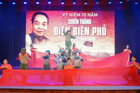 Cần Thơ mang lời ca, điệu múa “Về với Điện Biên”