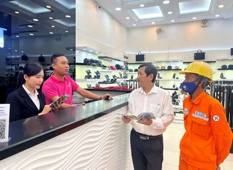 Tuyên truyền, hướng dẫn khách hàng sử dụng điện tiết kiệm trong mùa nắng nóng