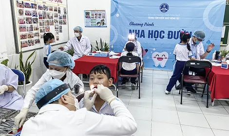 Chăm sóc sức khỏe răng miệng cho học sinh