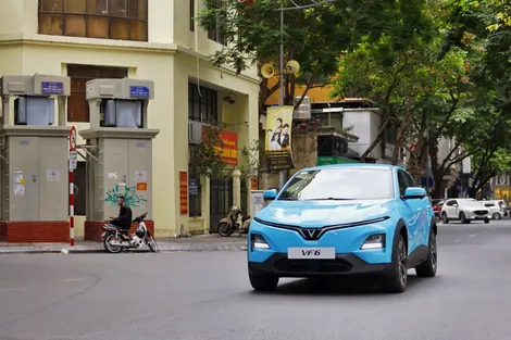 Trạm sạc phủ khắp nẻo đường, nạp điện ô tô tiện chẳng kém đổ xăng