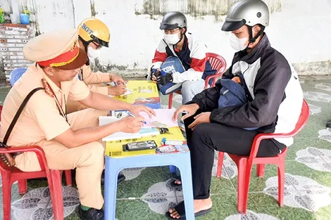 Xử lý vi phạm quy định về tránh vượt, sai phần đường và không chấp hành tín hiệu đèn giao thông