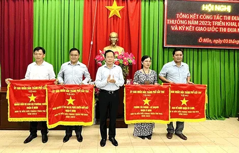 Ô Môn ký kết giao ước thi đua thực hiện thắng lợi Nghị quyết Ðại hội Ðảng bộ quận